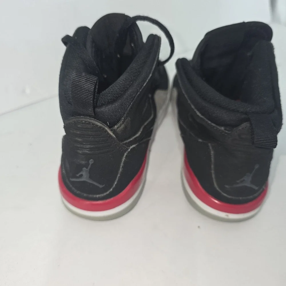 NIKE AIR JORDAN LEGACY 312 BIG KIDS SIZE 1.5 BLACK/FIRE RED-CEMENT AT4040-060 J8